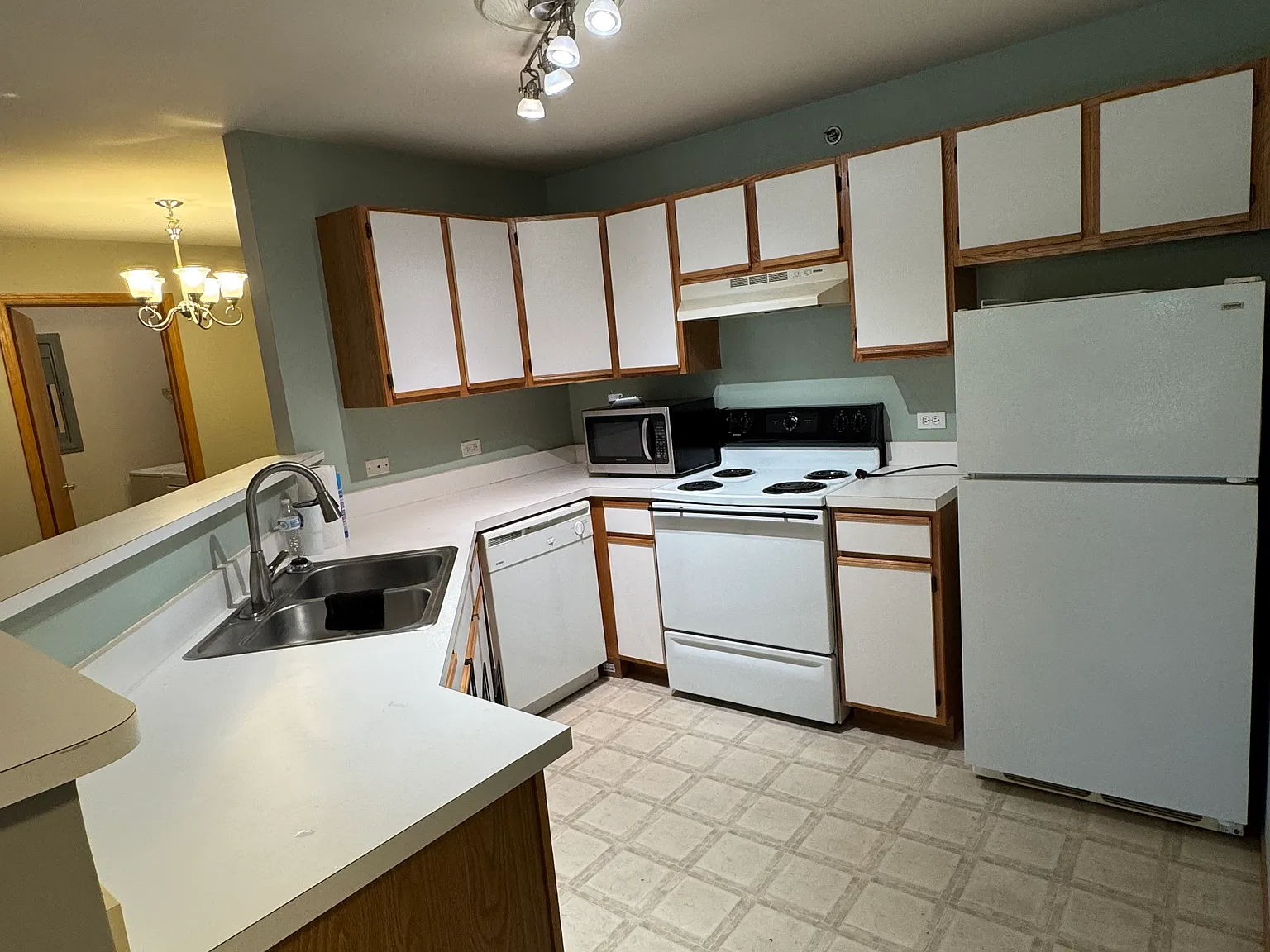 350 Cunat Blvd — Photo 4