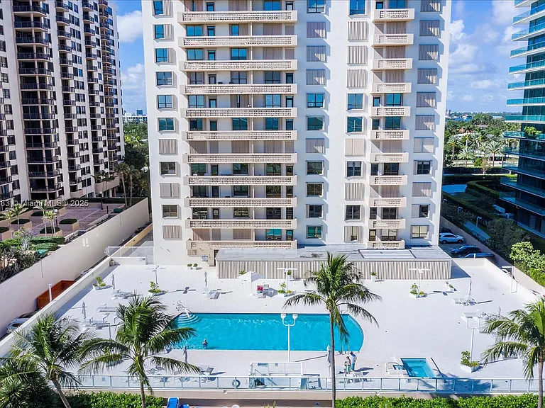 10185 Collins Ave #917 — Photo 14