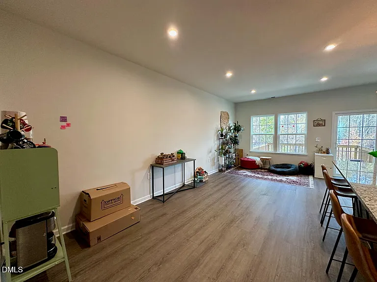 921 Romeria Dr — Photo 8