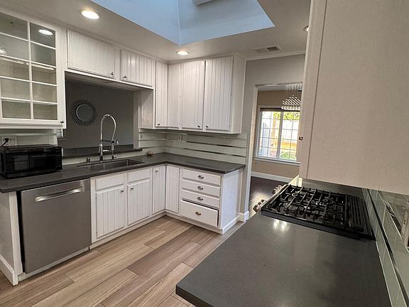 Quartz counter tops.