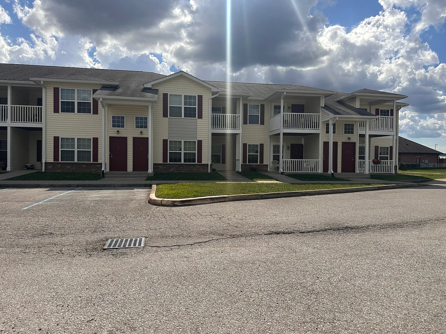 Trafalgar Pointe Apartments — Photo 2