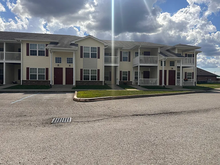 Trafalgar Pointe Apartments — Photo 2