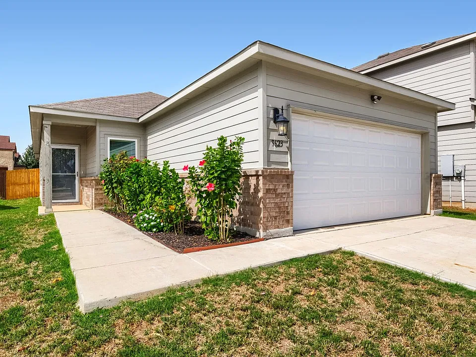 9623 Pleasanton Elm