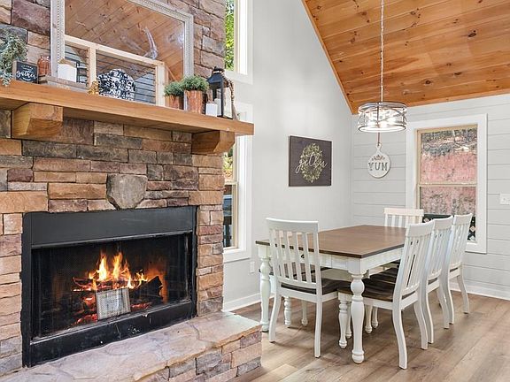 4th image of 17 Vista Chalet Dr