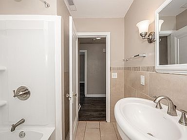 5th image of 578 Rosemont Ave #2