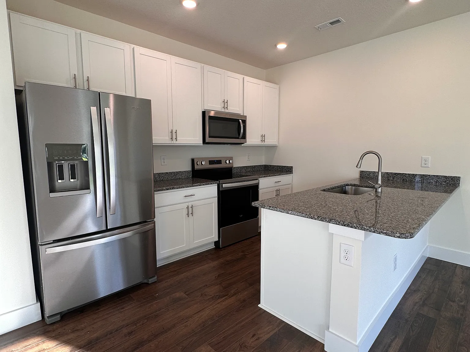 4 bed, 1554 sqft, $2,400 — Photo 2