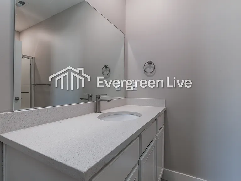 217 E Northern Ct — Photo 10