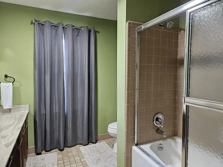 2566 Vauxhall Pl — Photo 19