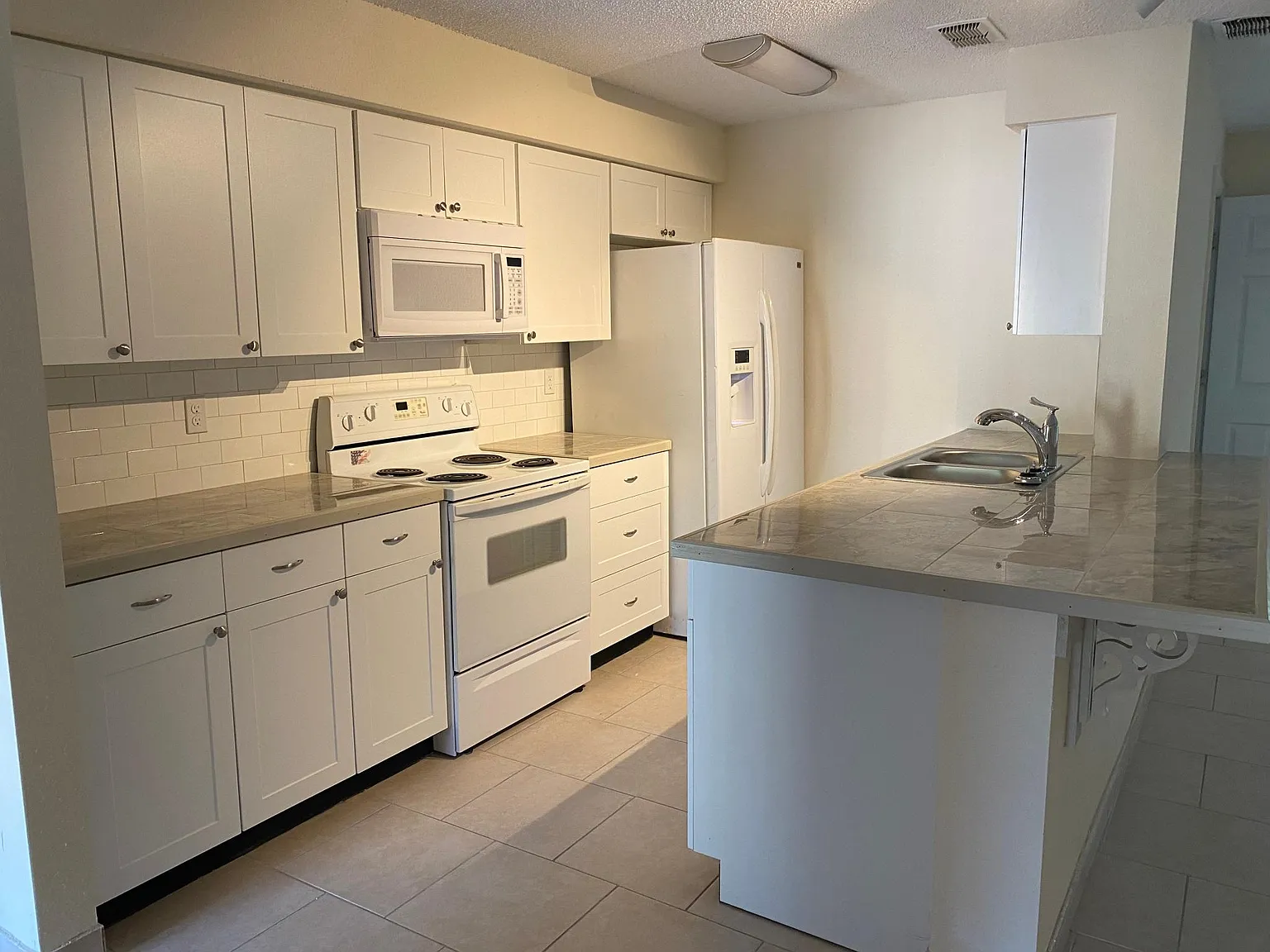 Beltrees Plaza Apartments — Photo 2