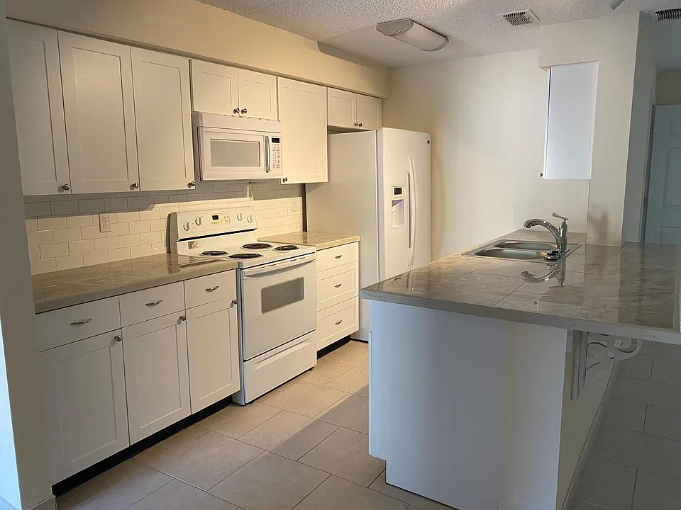 2/1 updated kitchen