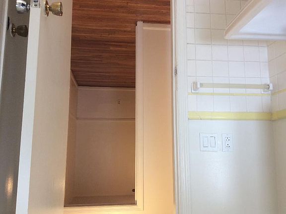 5th image of 2021 Saint Michael Dr APT 4