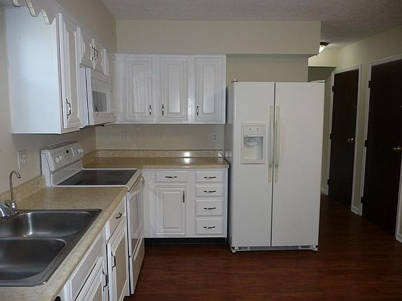 4th image of 204 Halidonhill Ln