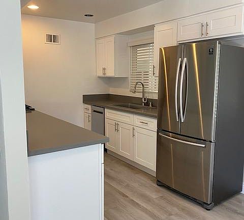 3rd image of 1023 Hornblend St