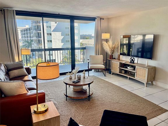 4th image of 4800 Bayview Dr APT 505