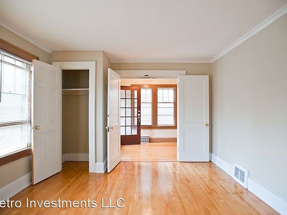 5th image of 3259 N Oakland Ave