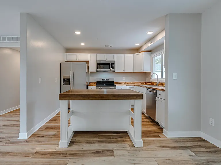 1334 Miller Ave — Photo 9