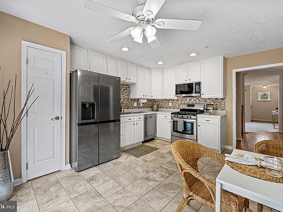 4th image of 206 Colgate Dr