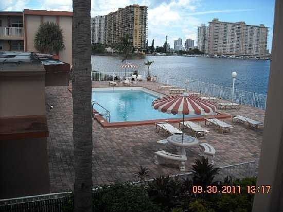 4th image of 3922 NE 166th St APT 210