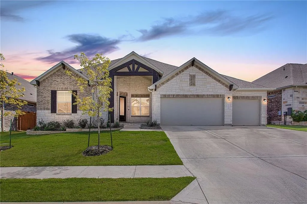 4 bed, 3.5 bath, 2540 sqft, $2,950 — Photo 1