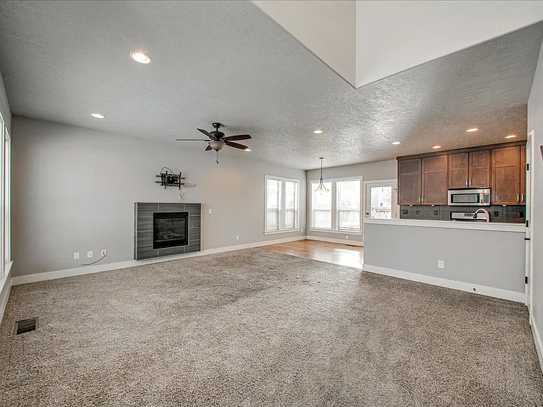 3313 Dewey St — Photo 5