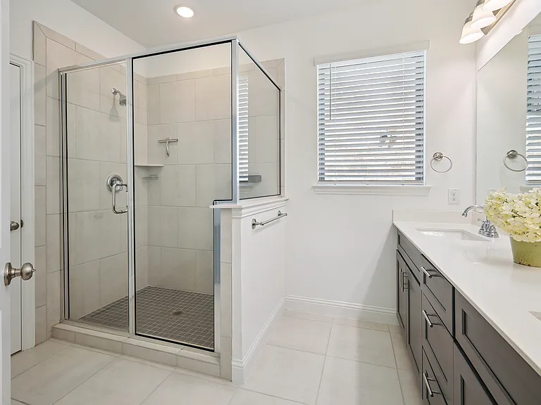 4261 Shavano Dr — Photo 8