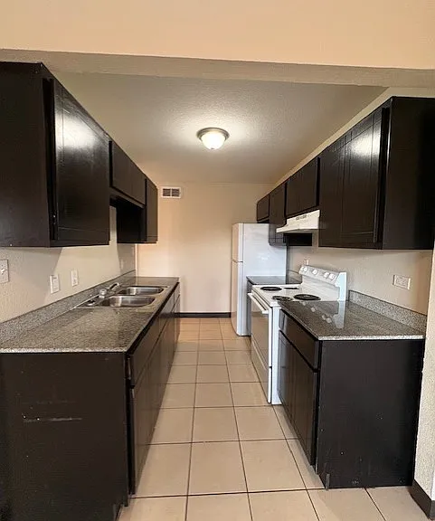 Sunshine Village Apartments — Photo 19
