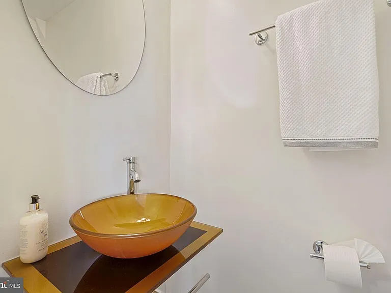 1143 Summit St NE #2 — Photo 8