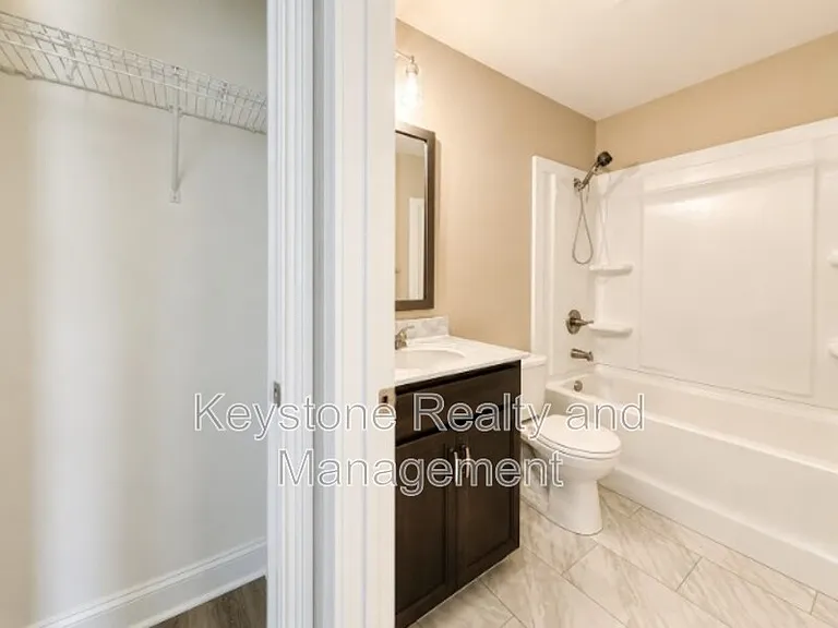 1073 Dublin Dr — Photo 13
