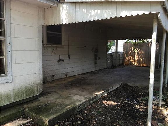 2nd image of 2112 Circle Dr