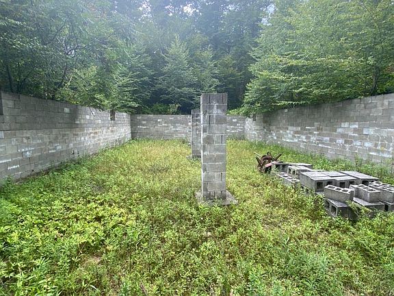 3rd image of 134 Bush Mountain Dr