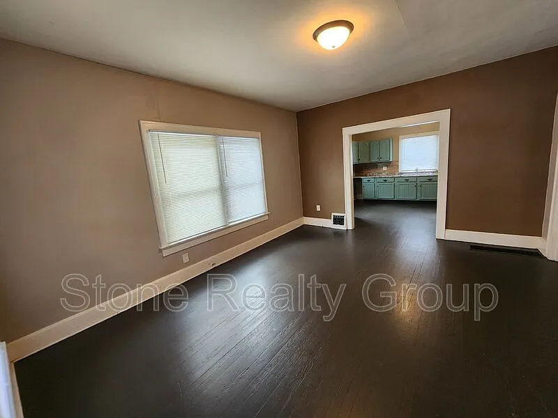 2 bed, 1.0 bath, $975 — Photo 2