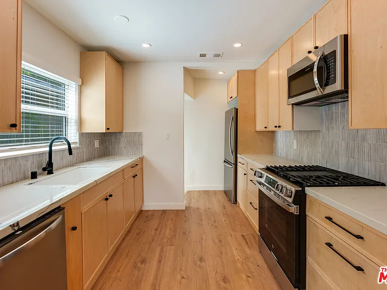 1405 N Coronado St — Photo 8