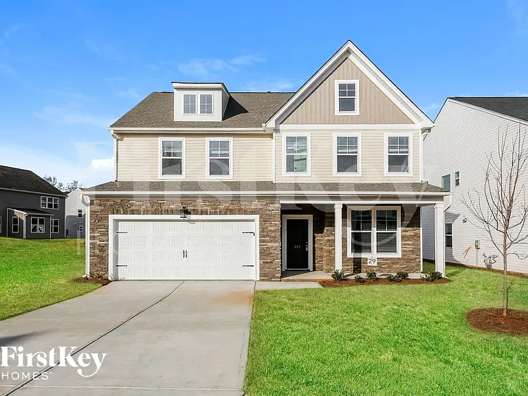557 Hillpark Ln — Photo 1