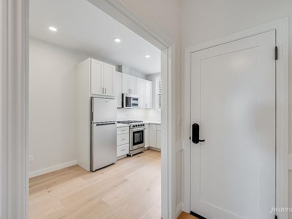 5th image of 30 Liberty St #6