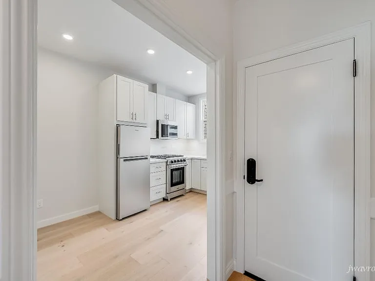 30 Liberty St #6 — Photo 5