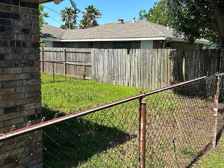 510 Chalmette Ave #12 — Photo 20