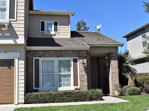 3rd image of 4301 Oak Bay Dr