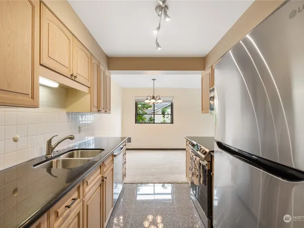 12300 33rd Avenue NE #304, Seattle, WA 98125