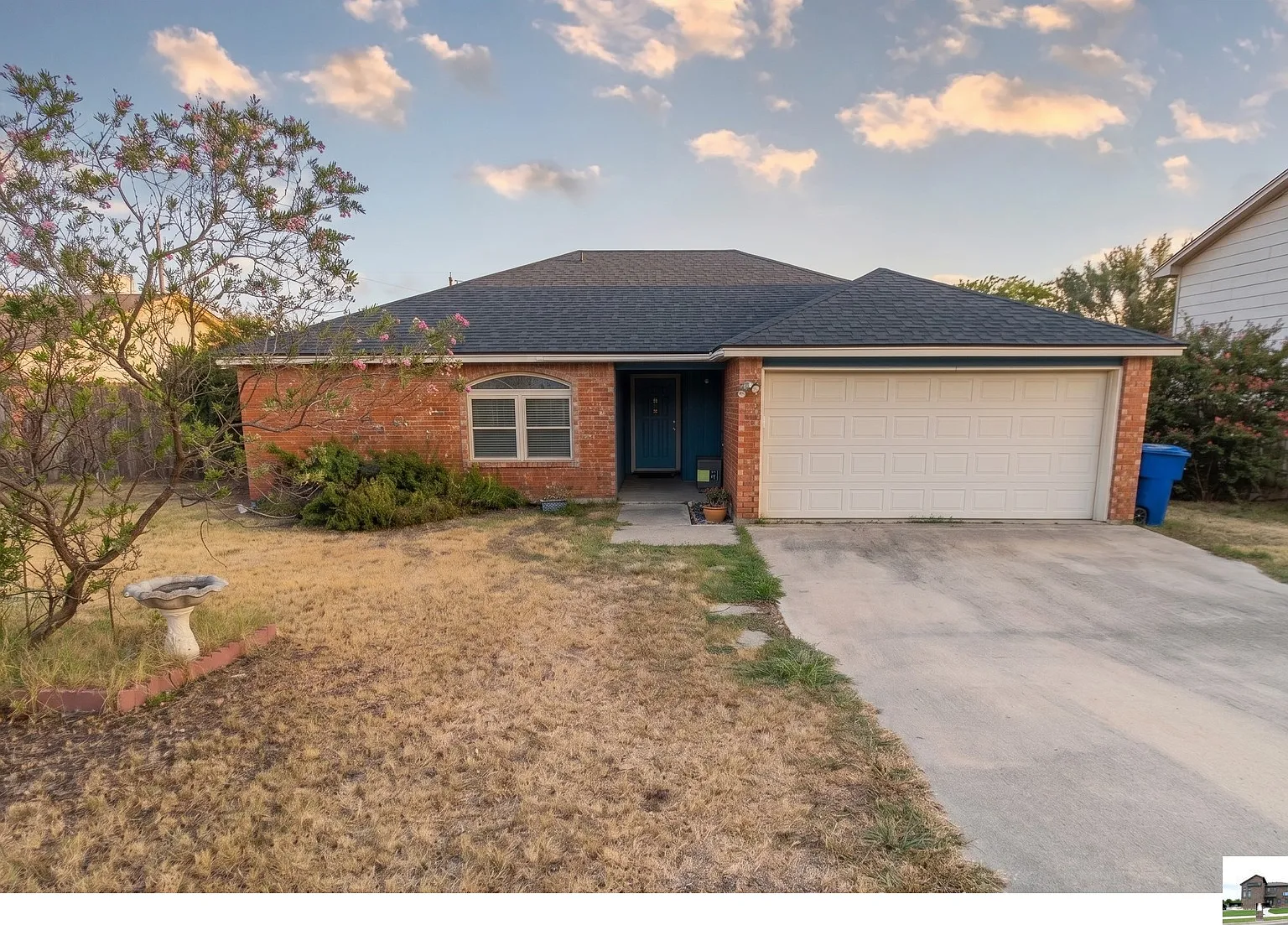 3 bed, 2.0 bath, 1101 sqft, $1,000 — Photo 1