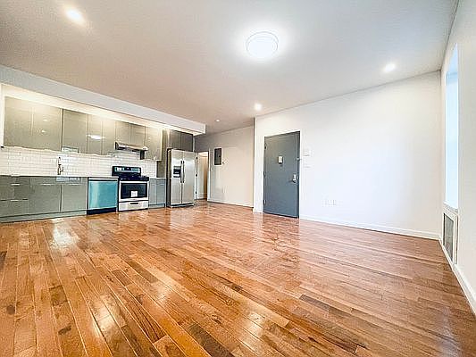 3rd image of 283 Kingsland Ave #1