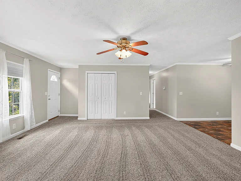 2504 Angelyn Dr — Photo 12