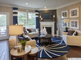 112 Waypoint Dr, Eatontown, NJ 07724