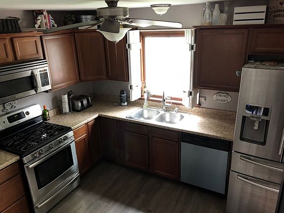 2nd image of 2421 Cove Ct