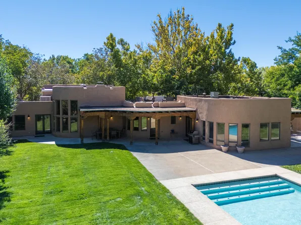 1100 El Alhambra Cir NW, Los Ranchos De Albuquerque, NM 87107