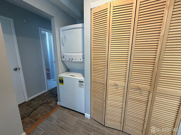 150 Patricia Ave — Photo 12