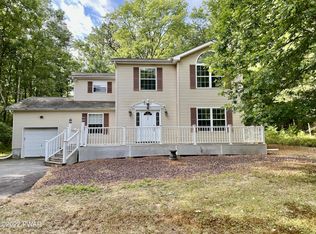120 Saint Dr, Dingmans Ferry, PA 18328