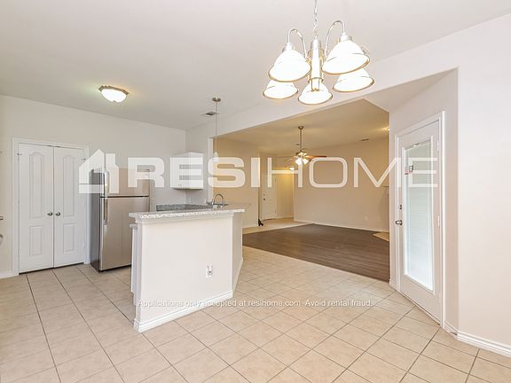 4th image of 1202 Woodside Ln