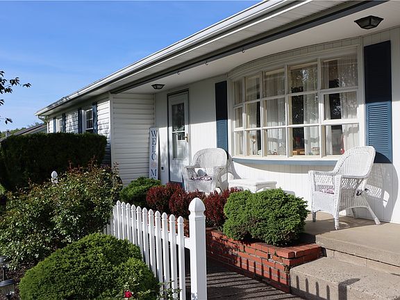 3rd image of 6856 Maple Ave