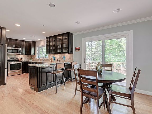 5th image of 9104 Courtley Ct
