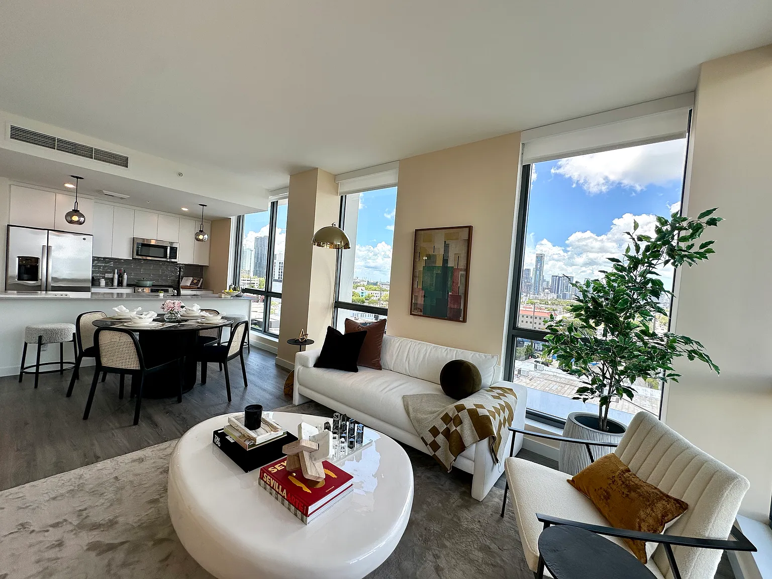2 bed, 1038 sqft, $3,135 — Photo 4
